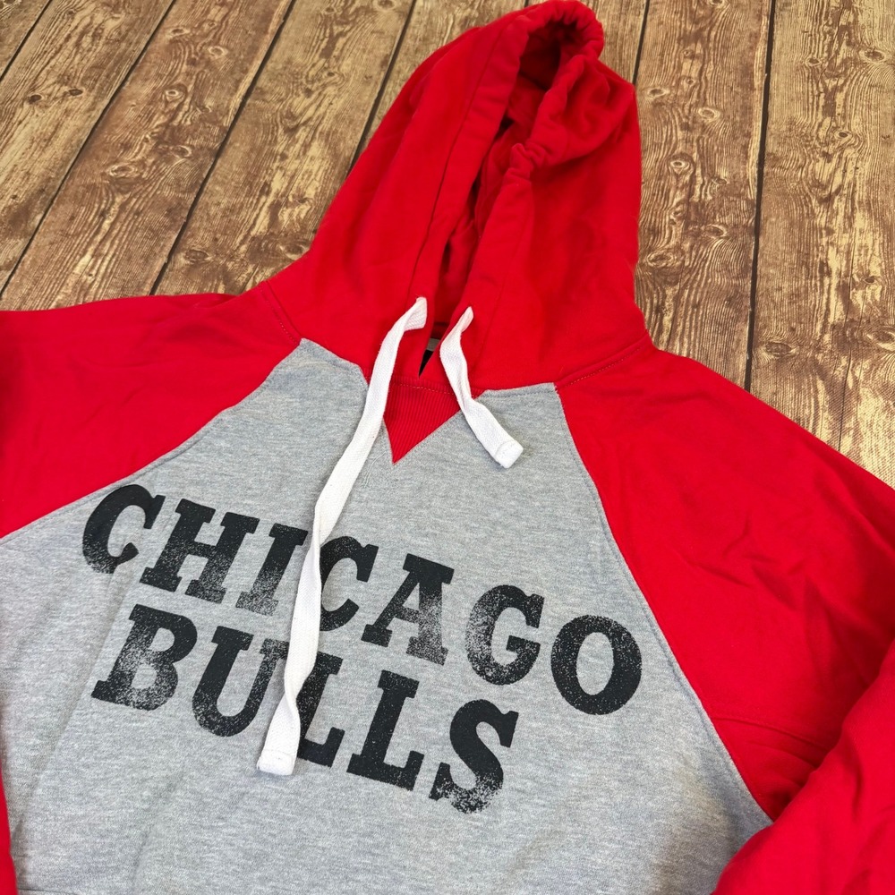 Hands High Chicago Bulls Hoodie Mens Medium Gray Red Raglan Pullover